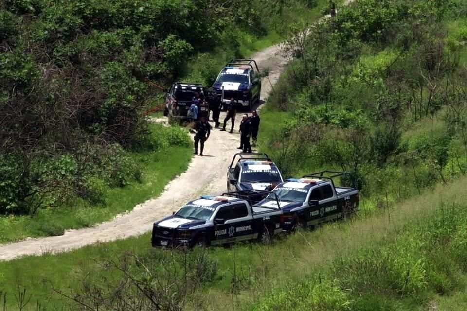Oficiales de la Comisaría de Zapopan acudieron al sitio y encontraron en un camino de maleza a un sujeto tirado.