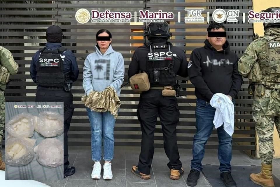 Junto a el criminal,la Policía arrestó a una mujer y aseguró cuatro bolsas de metanfetamina.