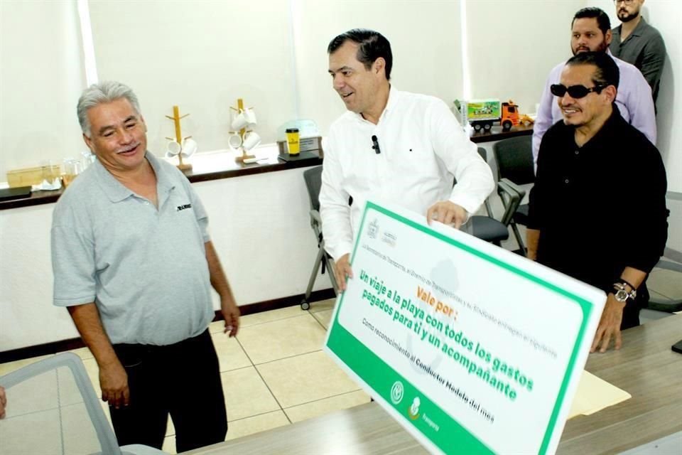 José Bernardo Parada fue reconocido como Conductor Modelo, por sus 24 años de experiencia y un historial sin infracciones.