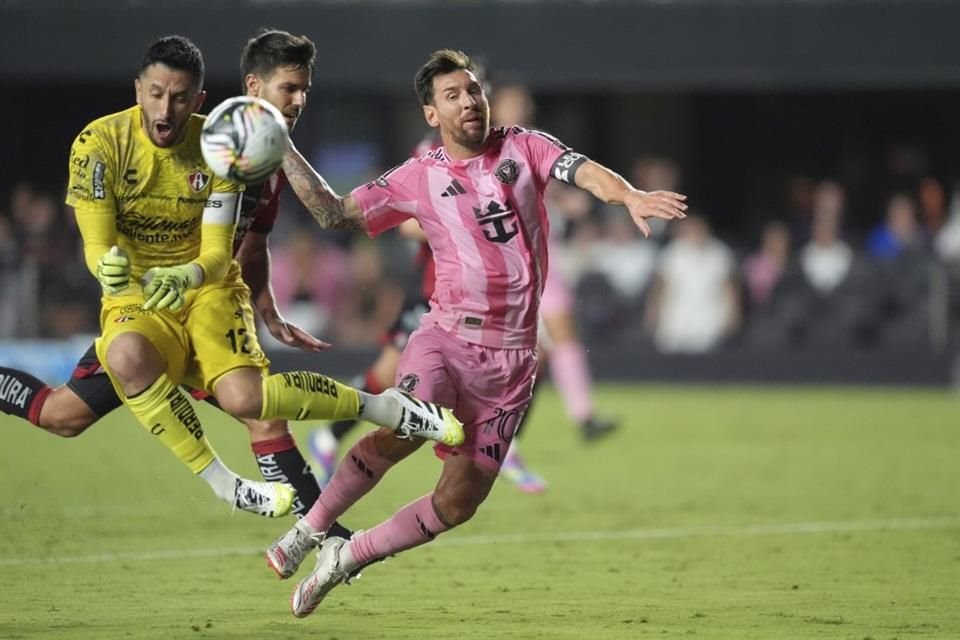 Acciones del partido entre Inter Miami y Atlas.