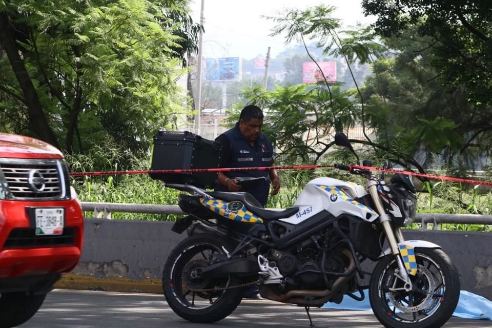 Autoridades localizaron los restos de una persona esparcidos sobre Carretera Chapala; habría sido arrollado por varios vehículos.