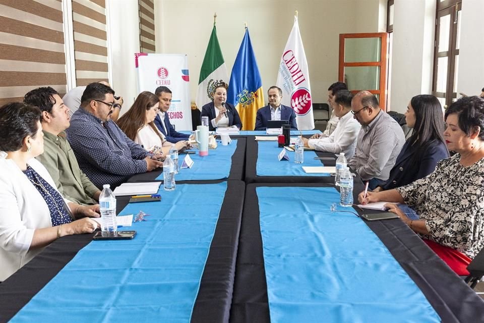Para garantizar derechos humanos de los ciudadanos, el Alcalde de Chapala firmó convenio de colaboración con la CEDHJ y tres municipios.