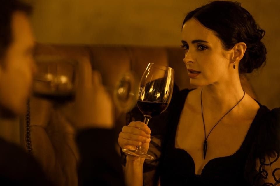 Lady Vengeance (Krysten Ritter) usa su sensualidad para atrapar a sus víctimas.