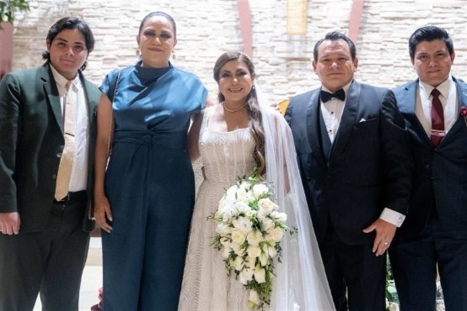 La Secretaria del Bienestar, Ariadna Montiel, en la boda de 25 años de Joaquín Díaz Mena en Yucatán.