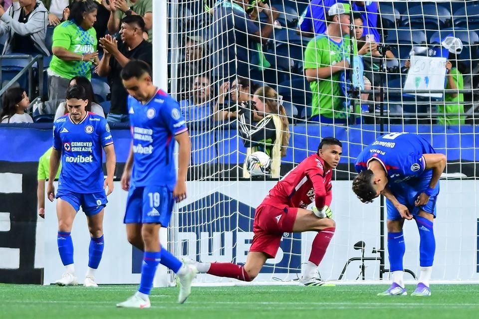 Cruz Azul tuvo uno de los peores partidos de su historia.