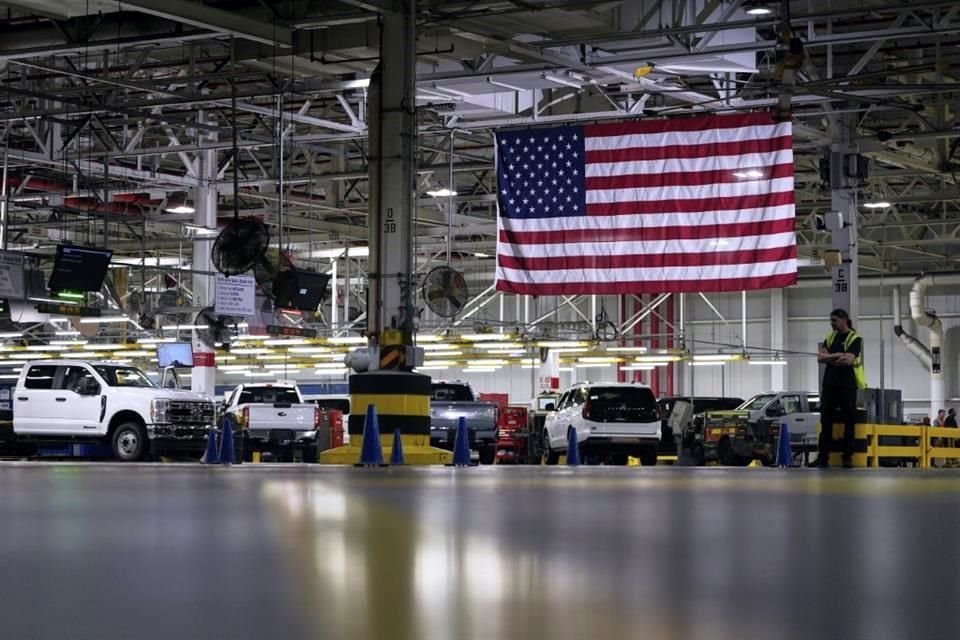Ford Motor Company produkuje większość swoich pojazdów w Stanach Zjednoczonych, co czyni ją jednym z krajów najbardziej dotkniętych cłami.