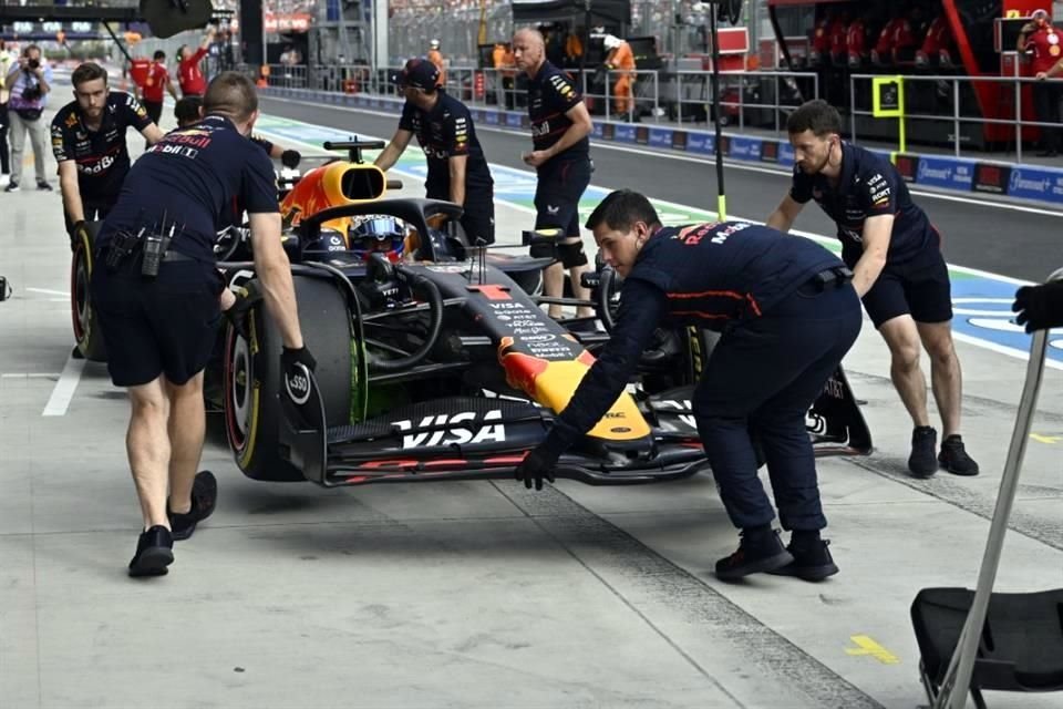 Verstappen pide se investigue el bajo agarre del RB21.