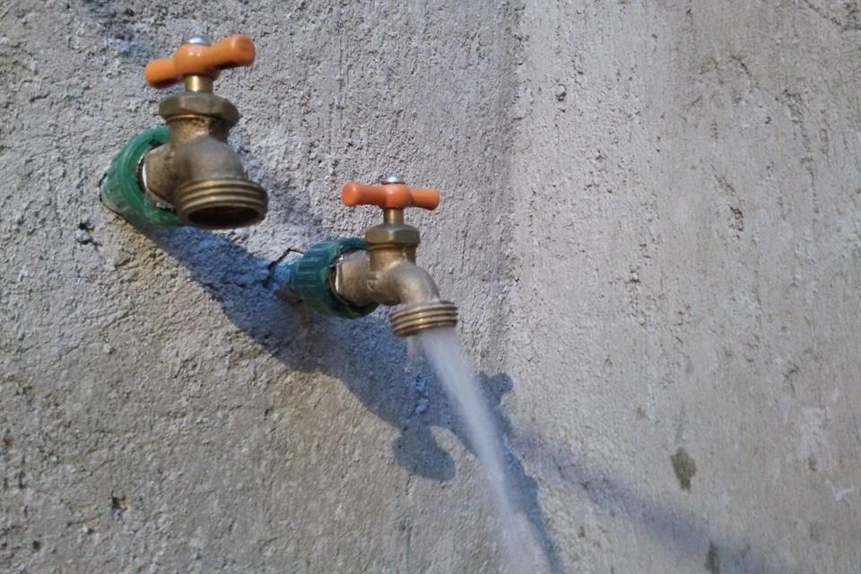 Futuro propone en Zapopan crear comités vecinales que atiendan el servicio de agua potable en colonias no conectadas al Siapa.