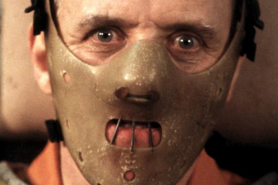 Hopkins interpretó al infame caníbal en tres películas, pero fue El Silencio de los Inocentes la que lo inmortalizó como Lecter.