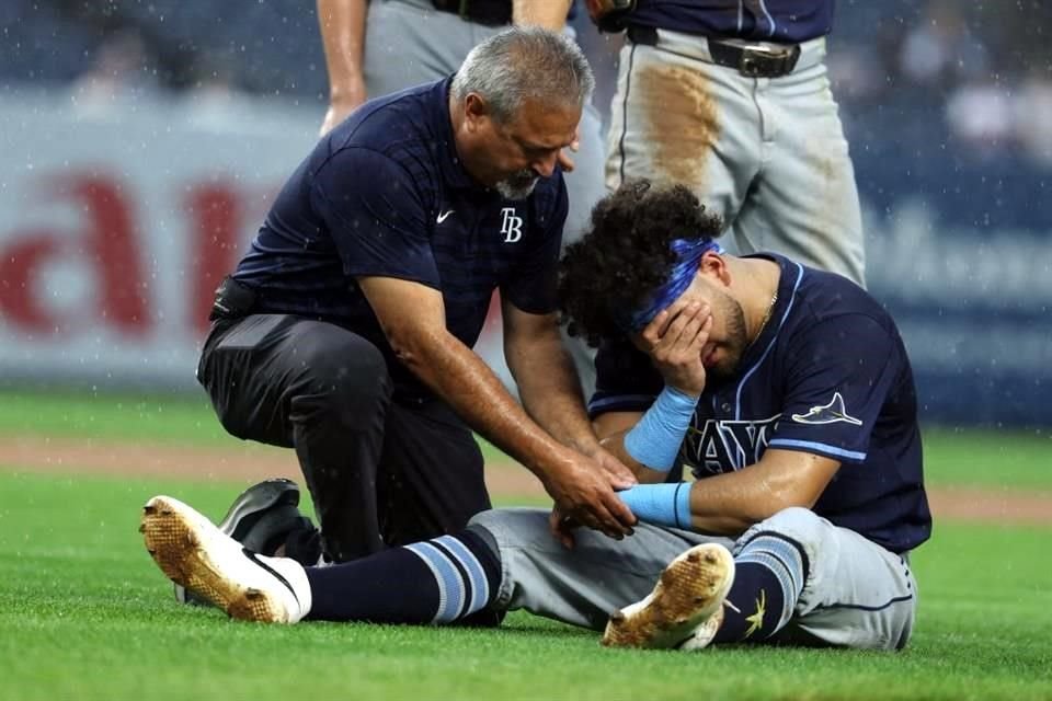 Jonathan Aranda se fracturó el jueves en el juego ante Yankees tras chocar con Giancarlo Stanton.