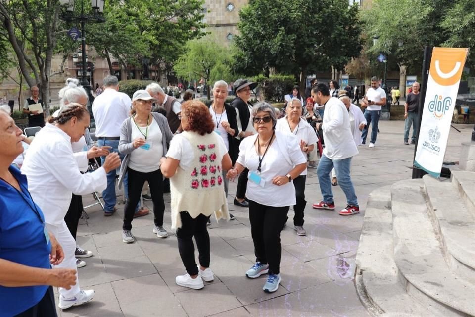 El arranque de la Jornada tuvo lugar en la Plaza de Armas de Guadalajara con un clase masiva de activación física intergeneracional.