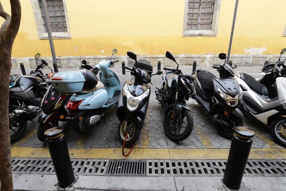 Estiman que en Jalisco circulan alrededor de 360 mil motos sin placas.