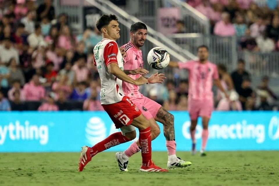 De Paul lució ante el Necaxa.