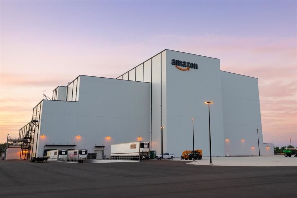 los satélites son integrados y preparados en las instalaciones de Amazon en el Centro Espacial Kennedy, en Florida, Estados Unidos.