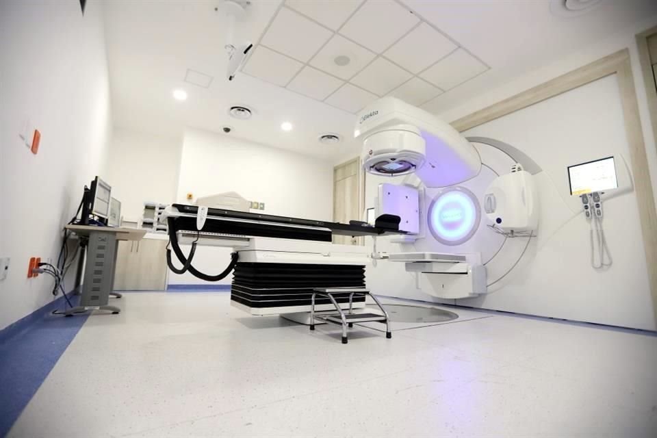 Instituto Jalisciense de Cancerología inauguró el Área de Radioterapia con Acelerador Lineal, para tratar tumores con mayor precisión.