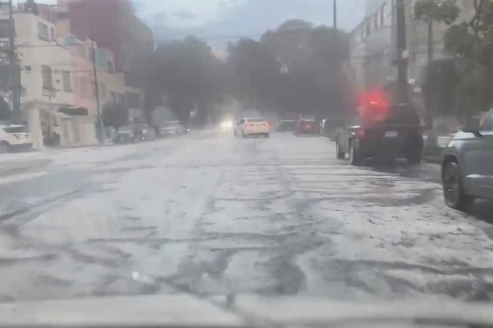 El Alcalde de Benito Juárez compartió un video en el que se observan las calles cubiertas de granizo.