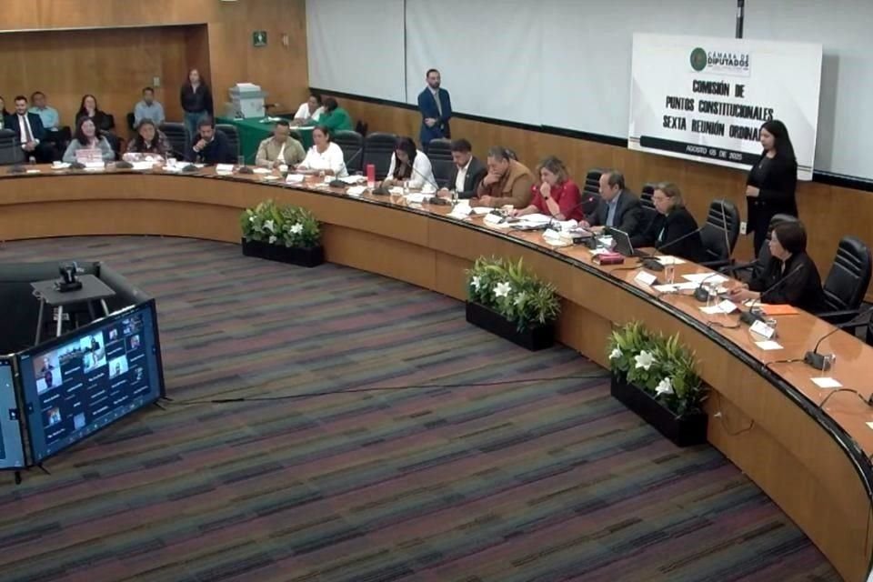 La Comisión de Puntos Constitucionales aprobó por unanimidad el dictamen de la iniciativa de reforma constitucional que faculta al Congreso para emitir una ley general en materia de extorsión.