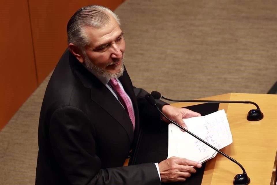 Adán Augusto López se defendió ante los señalamientos del panista Lilly Téllez.
