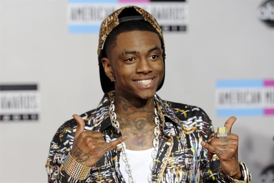 Soulja Boy fue arrestado la madrugada del domingo cuando el vehículo en el que viajaba fue detenido por una presunta infracción de tráfico.