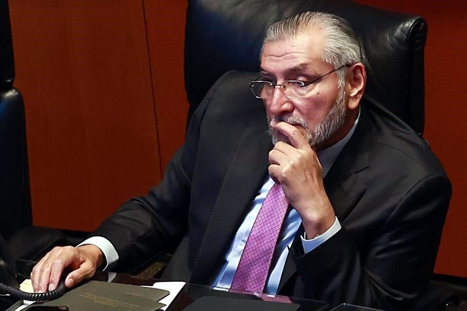 Aunque se le pidió dejar el cargo para enfrentar las acusaciones en contra de su ex Secretario de Seguridad, Adán Augusto López pudo dar su posición desde la tribuna.
