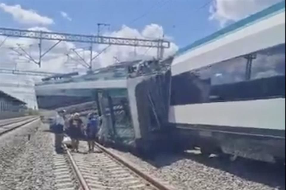 Un vagón del Tren Maya se descarriló en Izamal, Yucatán, a 67 kilómetros de Mérida, cuando iba rumbo a Cancún, informaron medios locales.