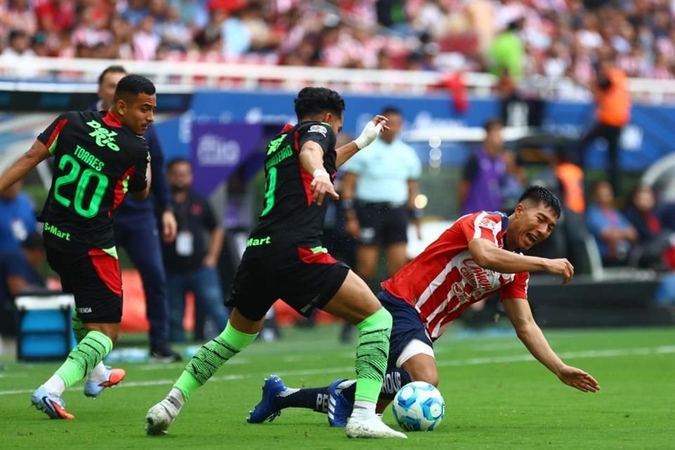 Chivas se acerca al primer tercio del torneo Apertura 2025 en los últimos lugares, y sus próximos cinco duelos son contra equipos punteros.