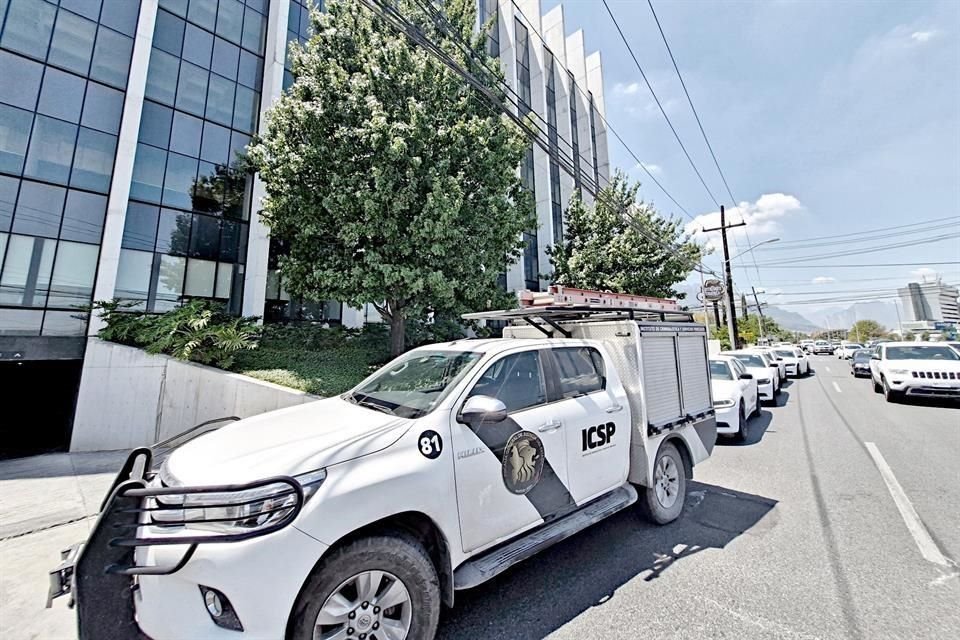 Yesterday, personnel from the state Attorney General's Office raided Trínitas' offices on the sixth floor of the Vasconcelos Tower, in the Valle del Campestre neighborhood of San Pedro.