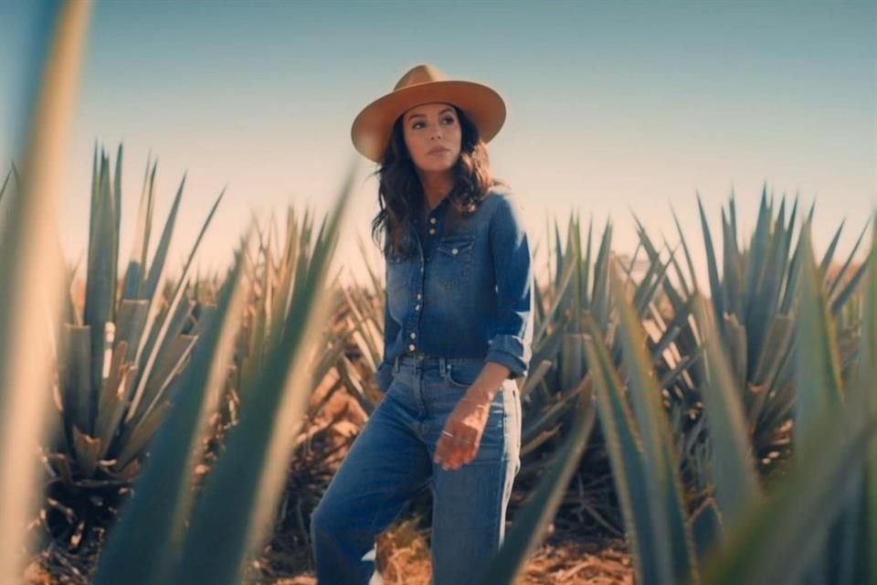 En su programa, Eva Longoria hace un recorrido por el País, visitando CDMX, Jalisco, Yucatán, Oaxaca, Nuevo León y Veracruz.