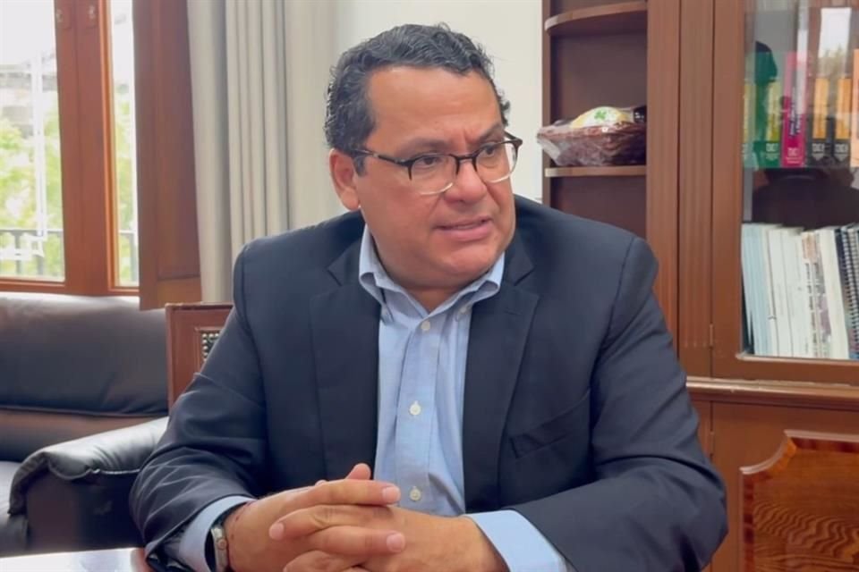 El coordinador de la bancada de MC en el Congreso de Jalisco, José Luis Tostado, había apoyado un posible incremento al salario de diputados, pero desistió y ahora expresó su rechazo.