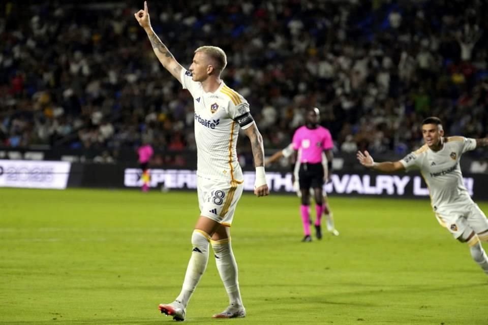 Marco Reus fue el encargado de marcar el segundo tanto del partido, al cobrar un tiro libre.