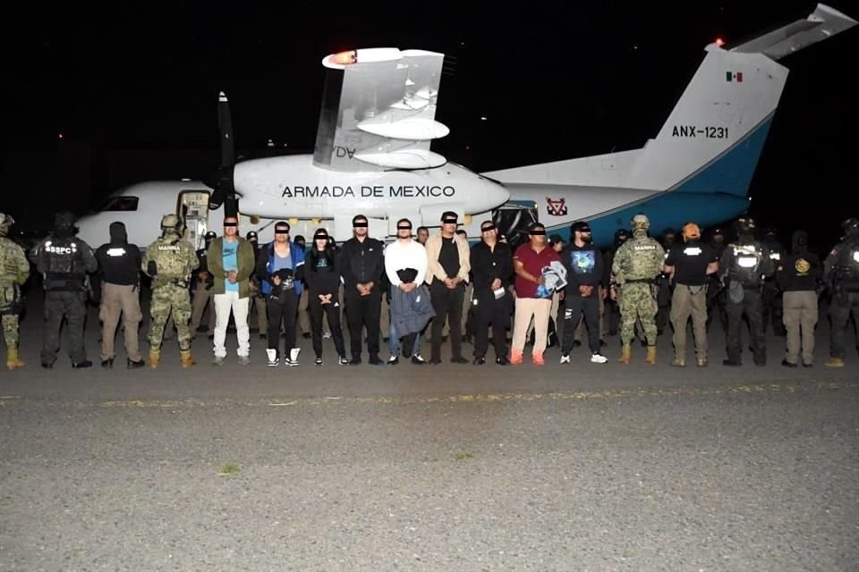 Como resultado de una operación contra el tráfico de armas, elementos federales capturaron a 14 personas con presuntos vínculos con el Cártel Jalisco Nueva Generación (CJNG) en tres estados.