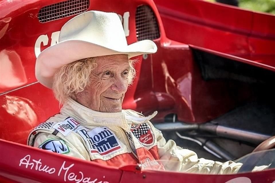 El ex piloto dice que Leclerc tiene más posibilidades de ser campeón en Ferrari.