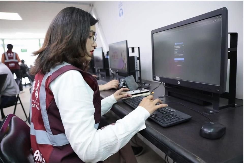 Pilares ofreció un curso de DeepSeek, inteligencia artificial, en sus 293 centros distribuidos en CDMX.