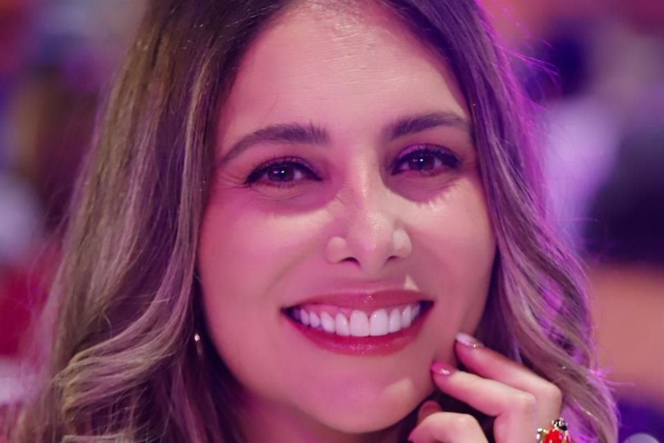 La cantante y actriz Gloria Aura se mostró encantada de poder compartir la celebración junto a su madre.