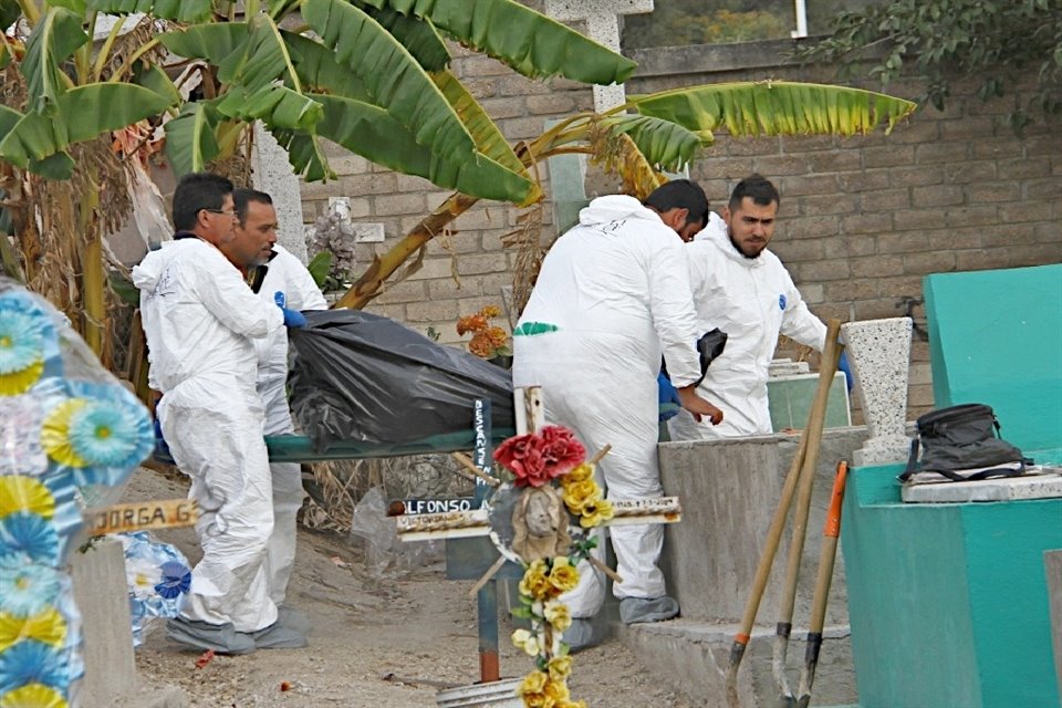 En 2017, se extrajeron tres cadáveres de una fosa en el panteón. 