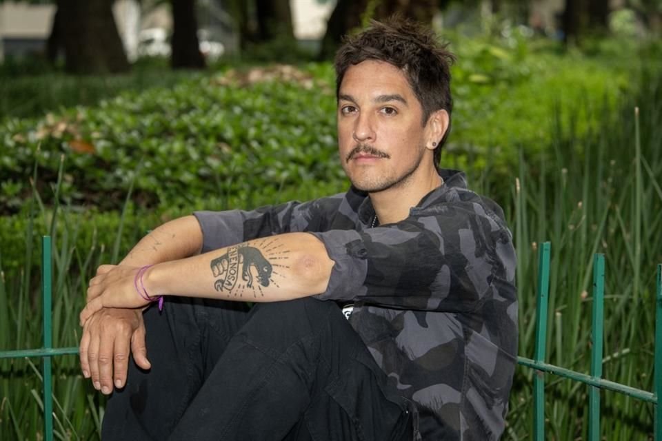 Andrés Cota Hiriart jest autorem książki „Inner Beasts”, opowiadającej o istotach zamieszkujących nas na poziomie fizjologicznym.