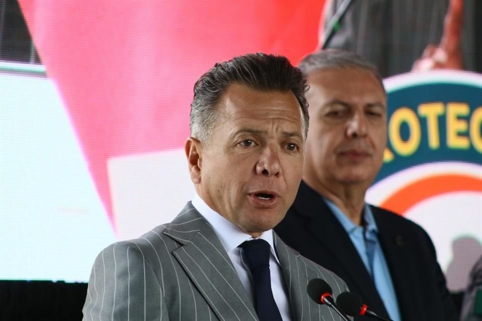 Gobernador Pablo Lemus durante la conmemoración del día del bombero en Jalisco.