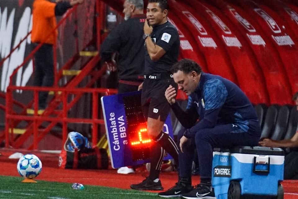 Milito estuvo cuesta arriba desde inicios del partido.