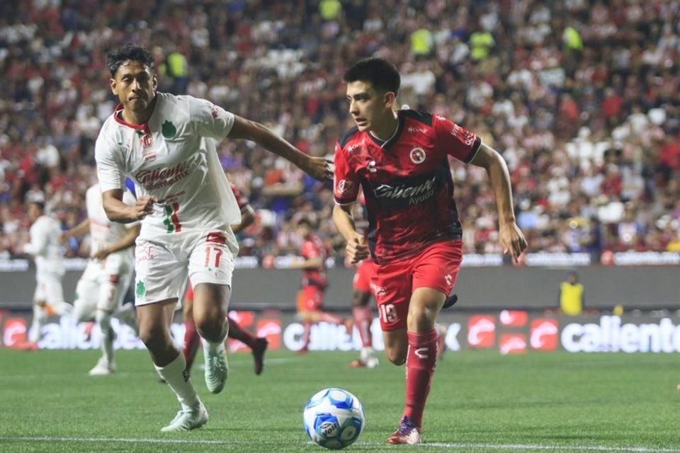 Parecía que se les venía la noche, pero Chivas se levantó de un 3-0 para emparejar el marcador y rescatar un punto en Tijuana.