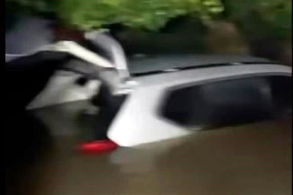 Entre la noche del viernes y esta madrugada , Morelos experimentó intensas lluvias que provocaron graves inundaciones y dejaron 240 viviendas con daños y obligó a rescatar a 28 personas atrapadas.