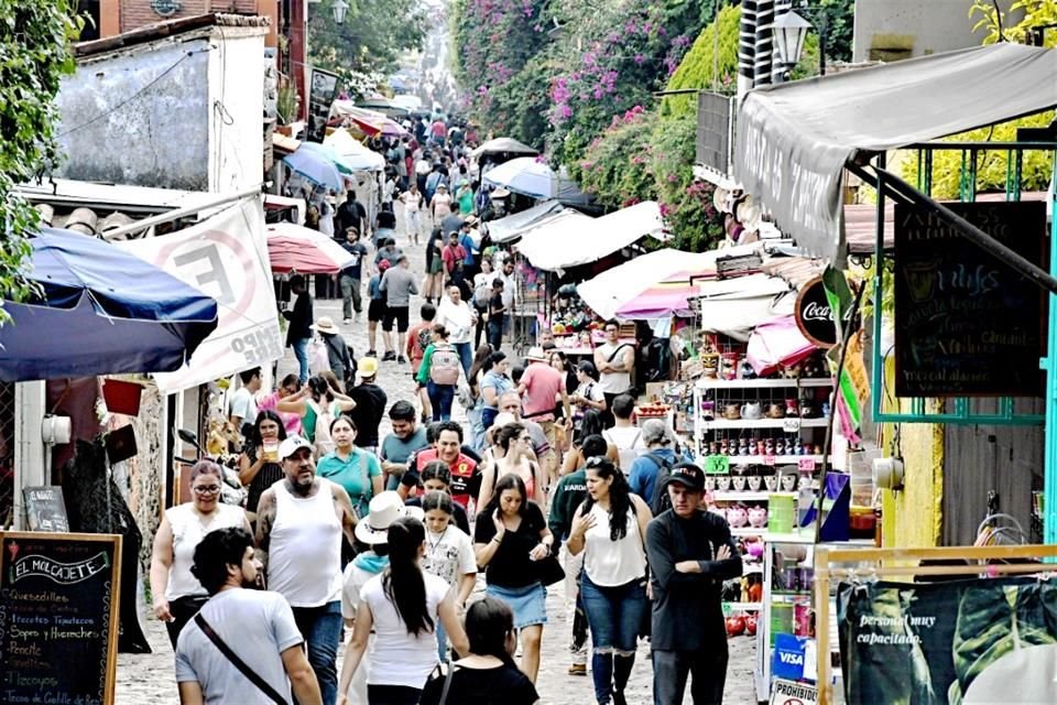 En medio de presiones, Tepoztlán enfrenta consecuencias del crecimiento desordenado y de una demanda de servicios fuera de su posibilidades.