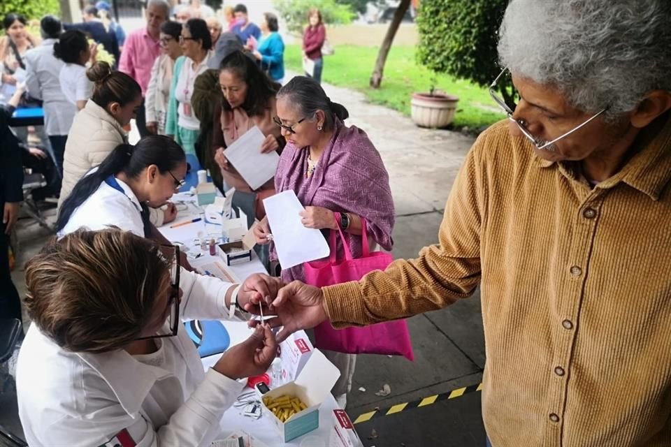 Personas mayores de 60 años recibieron atención médica gratuita, prevención y acompañamiento integral.
