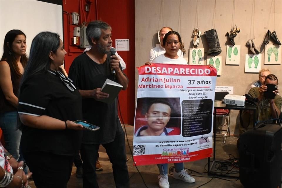 La muestra no se limita a presentar objetos: es una memoria viva que interpela a quienes la recorren.