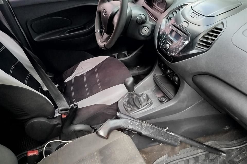 En la inspección se aseguró una escopeta calibre 20, abastecida con un cartucho útil, además del automotor, que fue reconocido de inmediato por el afectado.