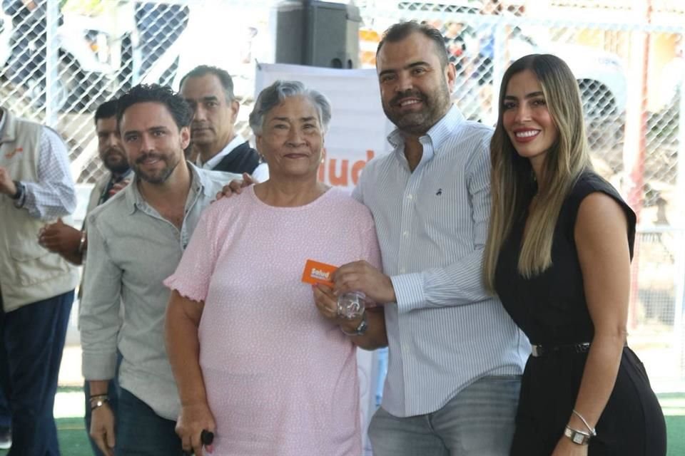 'Con cada tarjeta entregada, les damos a las familias la certeza de que no están solas, de que siempre habrá una mano amiga que cuide de su salud y bienestar', expresó Quirino.