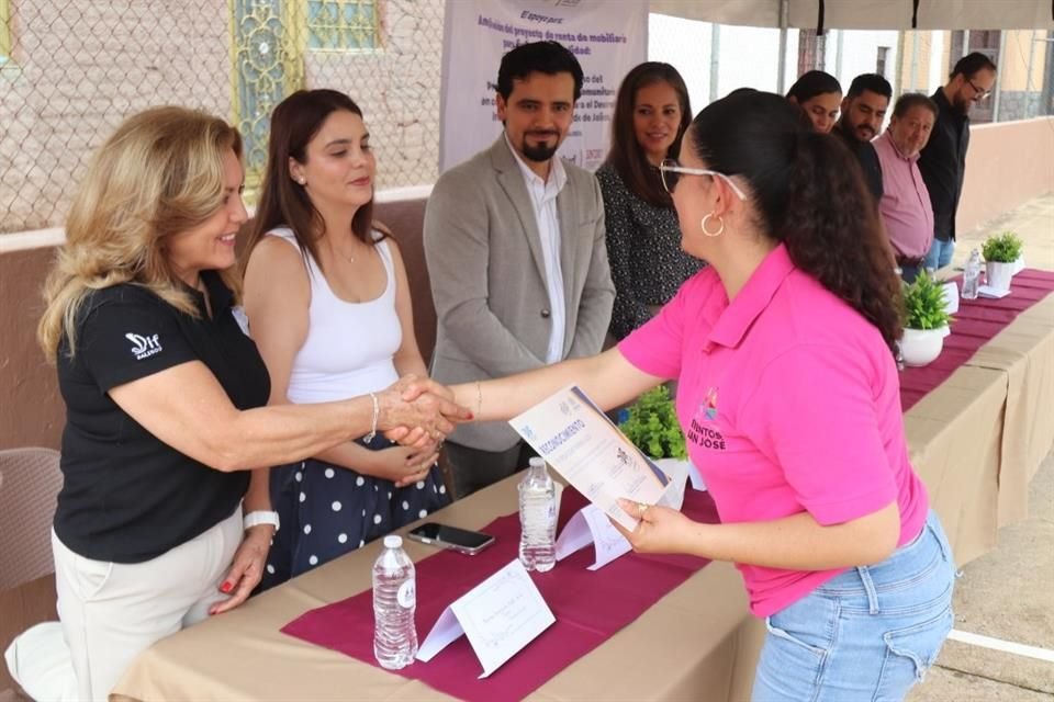 DIF Jalisco entregó un inmueble e insumos con una inversión de 140 mil pesos al Grupo de Desarrollo Comunitario en San José de Gracia.
