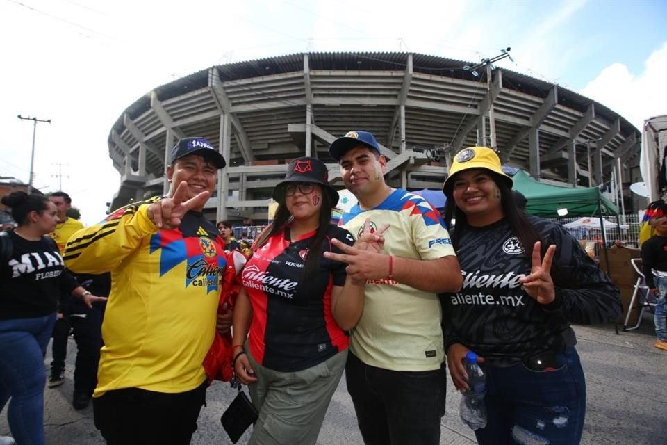 En un Estadio Jalisco casi lleno, miles de atlistas y americanistas mostraron al máximo su pasión por sus equipos.