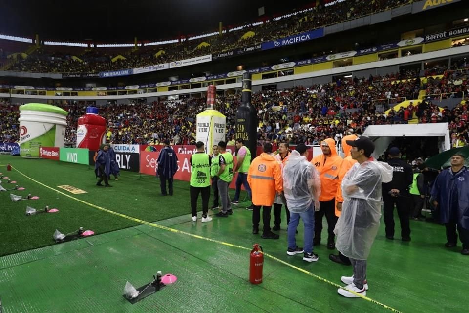 El partido Atlas contra América se retrasó cerca de una hora debido a la fuerte lluvia.