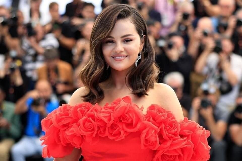 Mientras Gomez pasaba el fin de semana en Cabo San Lucas, se rumoró que su prometido fue visto en su propia despedida de soltero en Las Vegas.