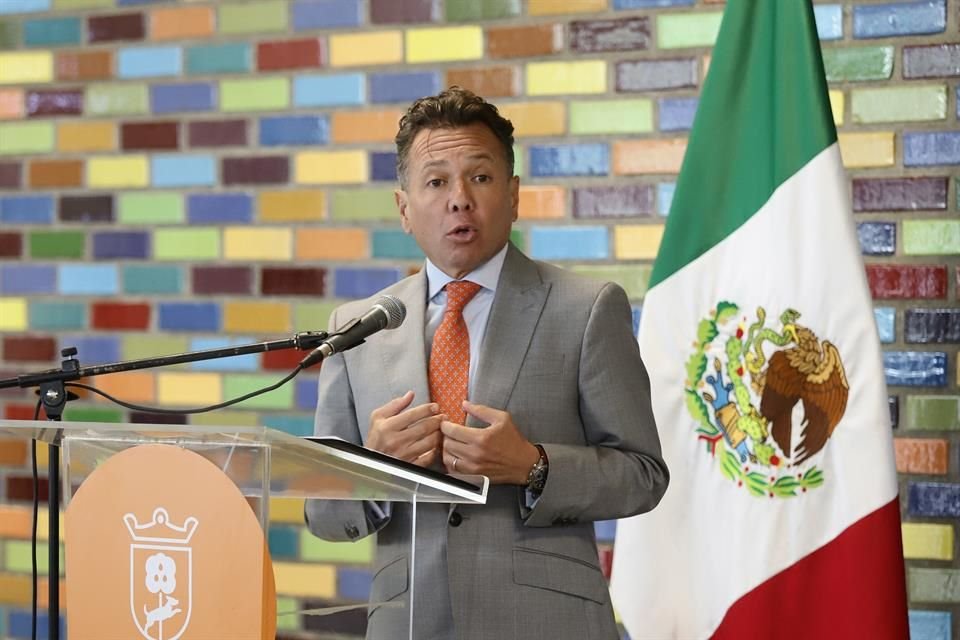 Respecto a la Línea 5 de transporte, el Gobernador reiteró que podría comenzar a funcionar incluso antes que L4, ya que debe estar lista antes del Mundial de Fútbol.